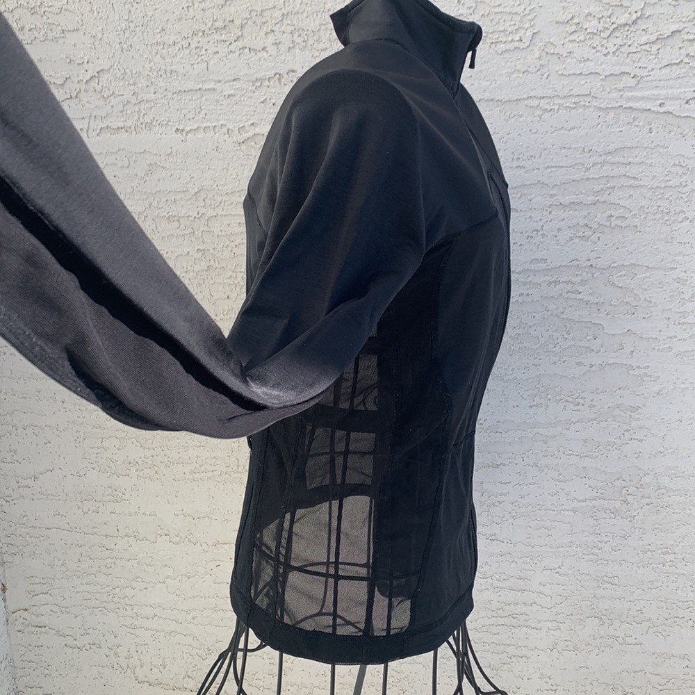 Lululemon Mesh Define Jacket - Picture 11 of 15